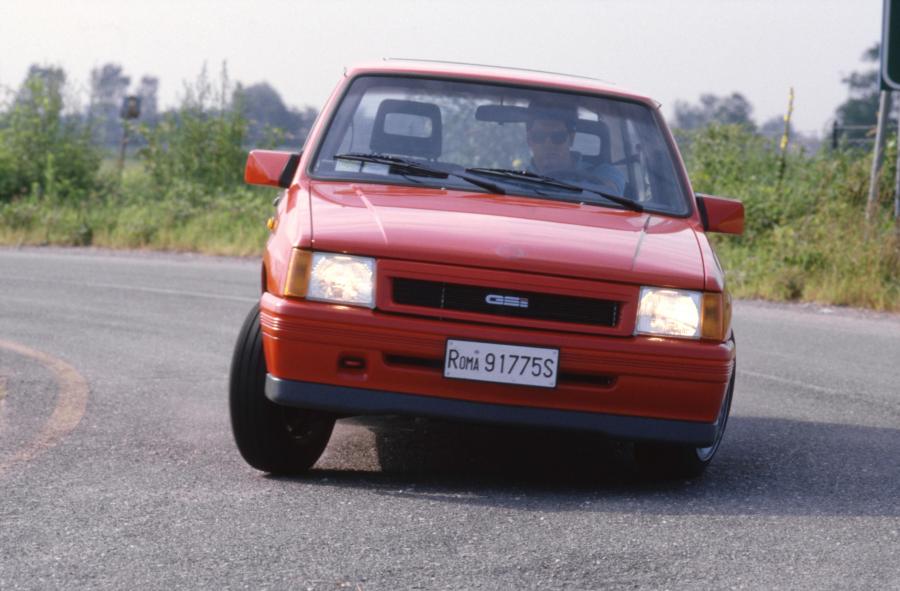  Opel Corsa GSi (A) 1988 года  (фото 6 из 21)